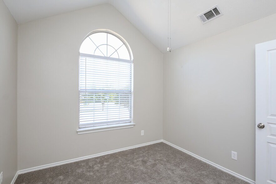 Building Photo - 850 Astaire Ave