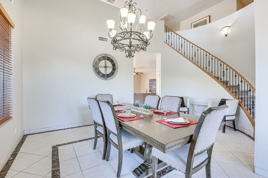 Building Photo - 2907 W Carson Rd