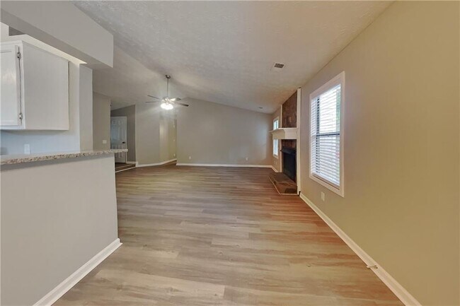 Building Photo - 815 Riverstone Ln