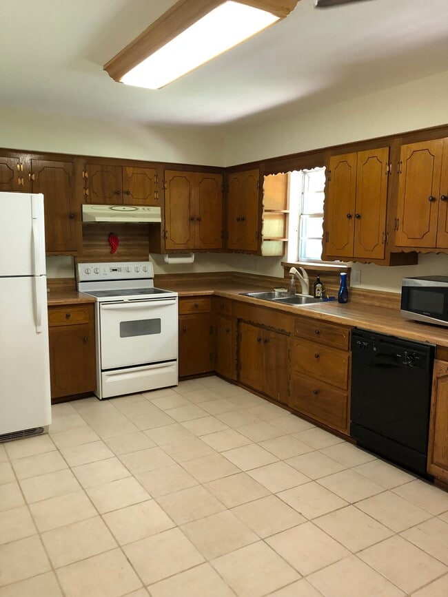 Building Photo - 241 N Murphy Rd