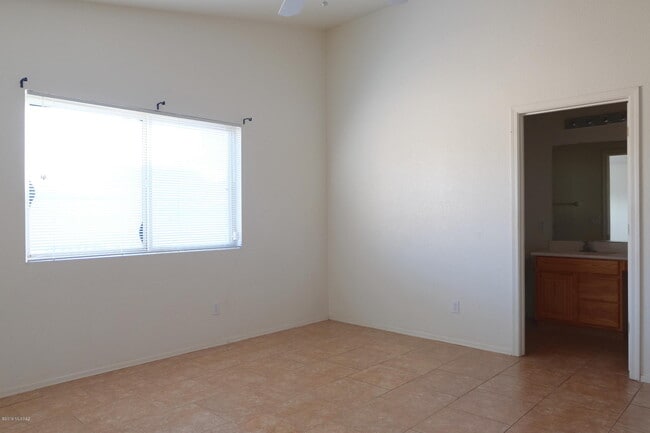 Building Photo - 8042 E Sundew Dr