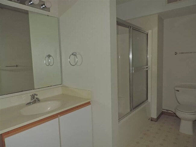 Building Photo - AUGUST 2026!!! 2 Bedroom, 1 Bath CONDO in CORALVILLE