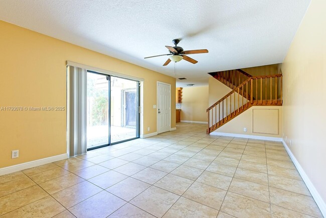 Building Photo - 2585 Garden Ct