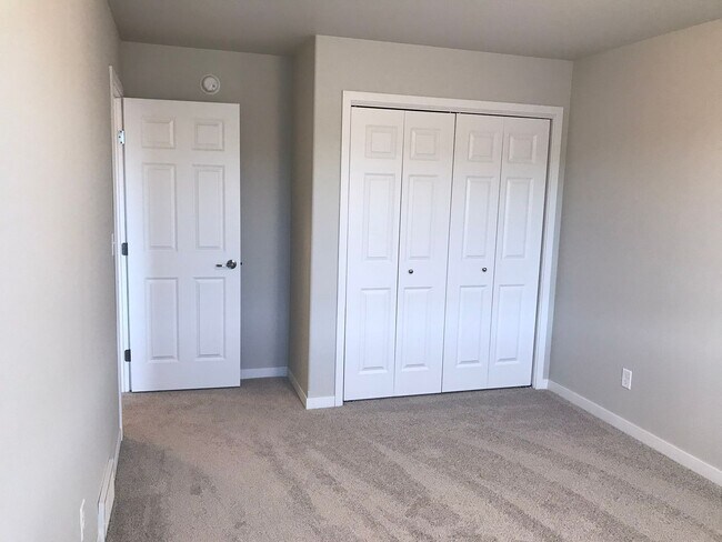 Building Photo - Valley View Townhomes