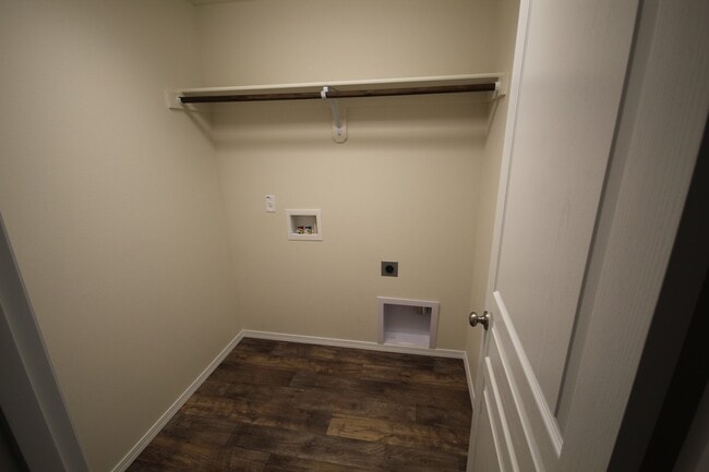 Building Photo - Like New SE Bend House, All Appliances, Do...