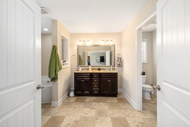 Building Photo - 575 Curlew Cir