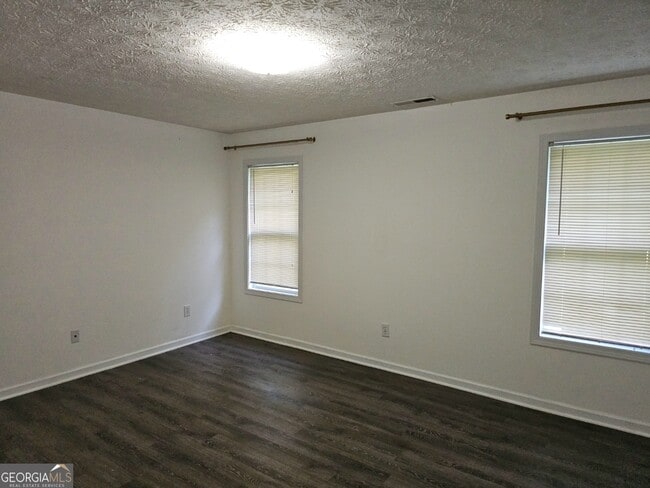Building Photo - 633 Senoia Rd