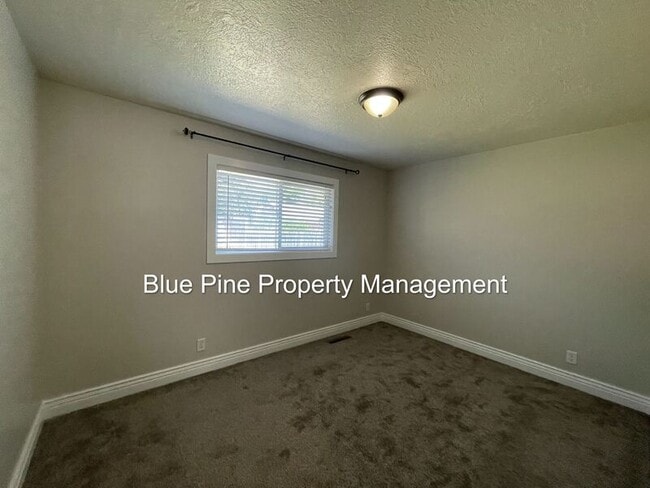 Building Photo - 740 Terrace Dr