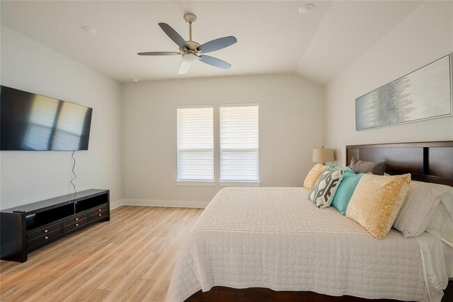 Building Photo - 215 Grand Cyn Wy