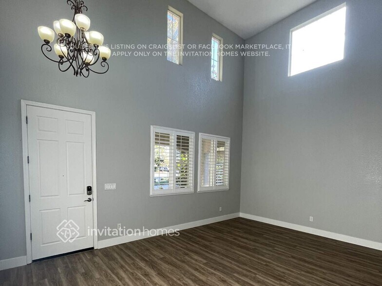 Building Photo - 406 Tara Bella Pl