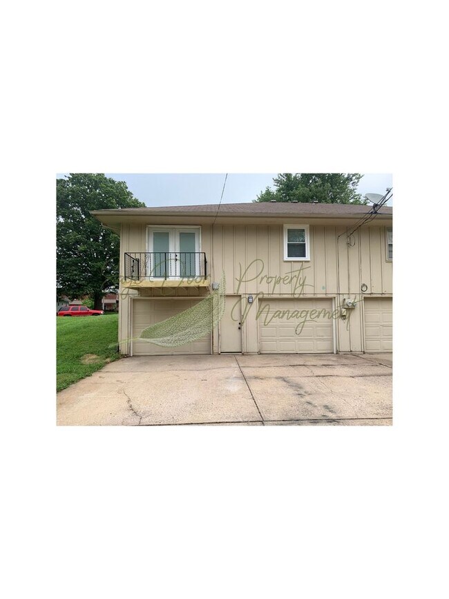 Building Photo - 3 BEDROOM IN BLUE SPRINGS!!!