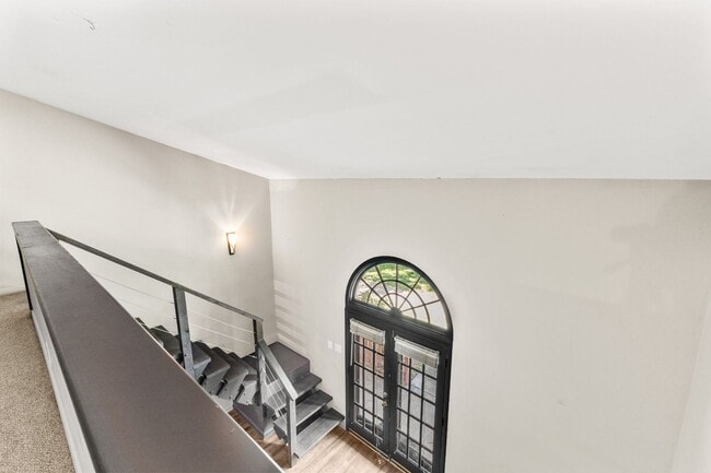 Building Photo - Discover the most affordable home in Belle Forest, located in Nashville's highly coveted 37221 zi...