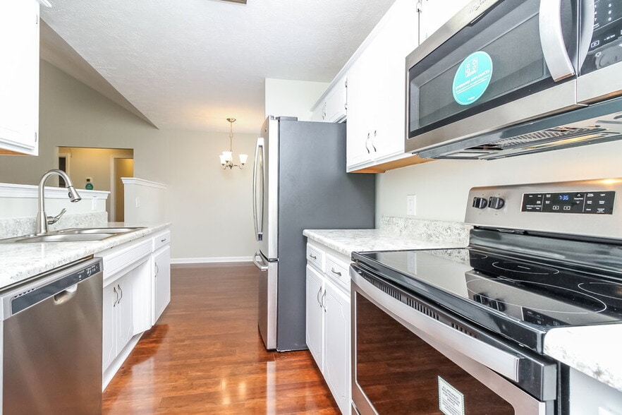 Building Photo - 615 Zellwood Dr