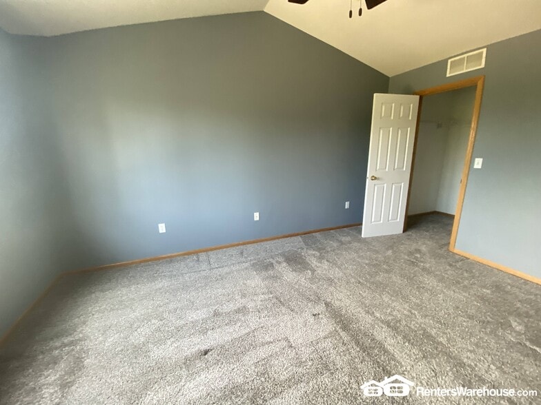 Building Photo - 2100 Meadow Chase Ln