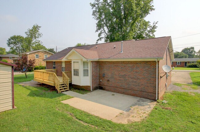 Building Photo - 2104 Pea Ridge Rd