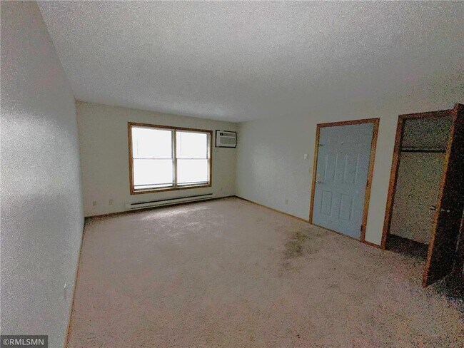 Building Photo - 704 8th St N