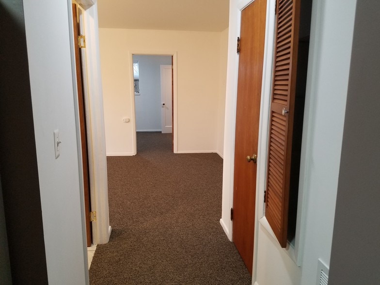 2 hallway closets - 100 Manning Pl