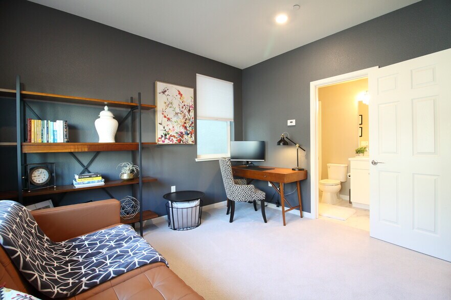 Building Photo - 164 Agustin Narvaez St