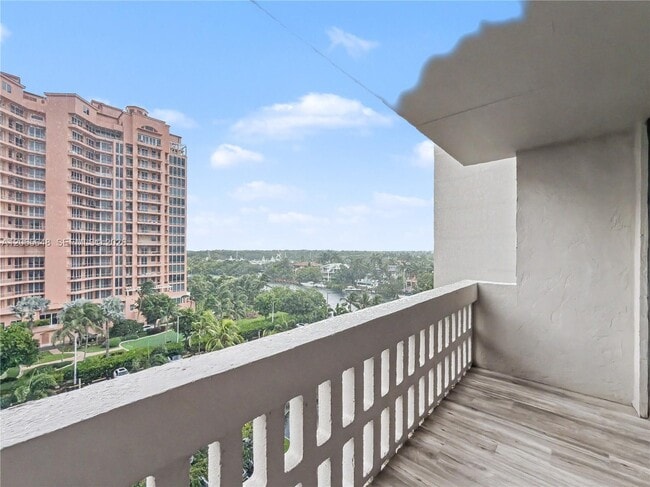 Building Photo - 90 Edgewater Dr