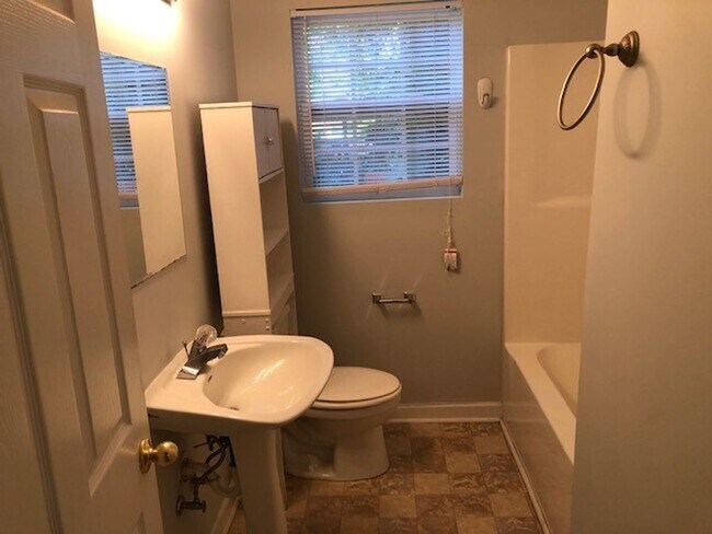 Building Photo - Normaltown Area Home! Available August 2026