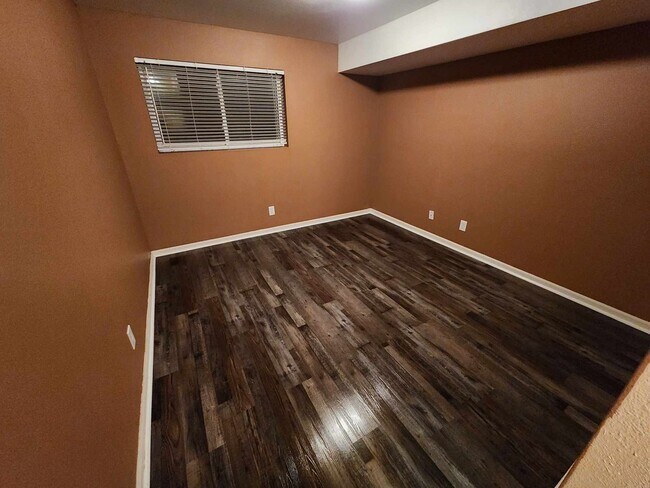 Building Photo - Spacious Three Bedroom!