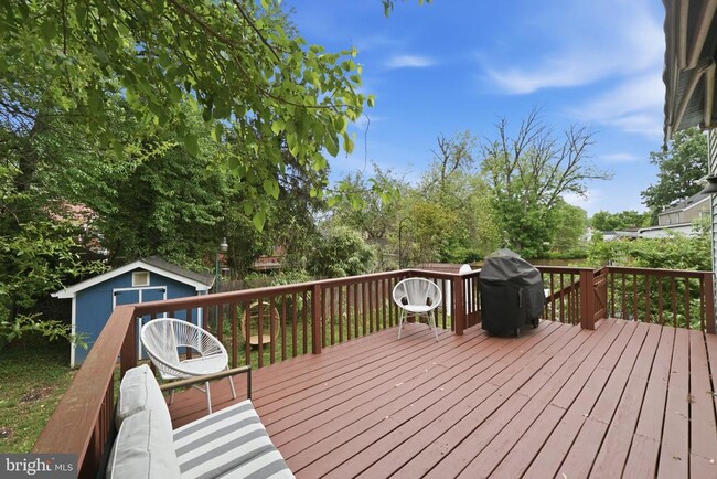 Building Photo - 8007 Wildwood Dr