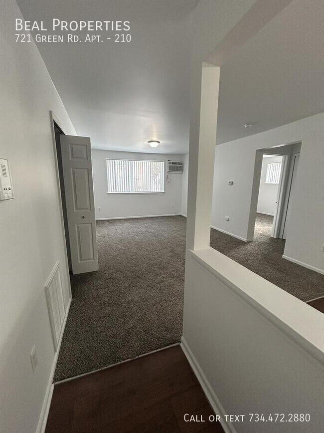 Building Photo - 721 Green Rd