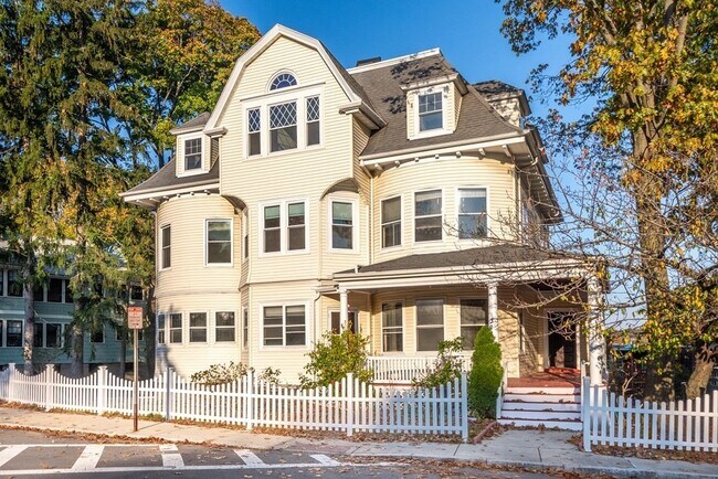 Building Photo - 380 Arborway