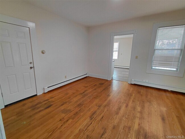 Building Photo - 8 Center St