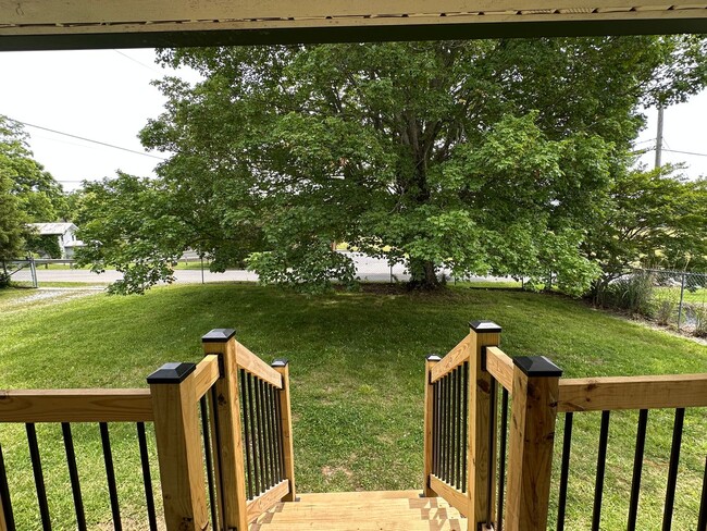 Building Photo - IMMACULATE, completely remodeled, one leve...