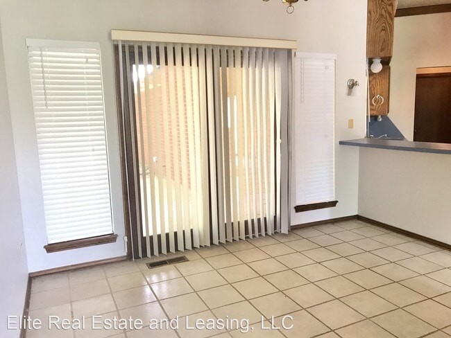 Building Photo - 3 br, 2 bath House - 10604 N. MAJOR AVE