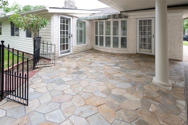 Building Photo - 7546 Maple Tree Dr
