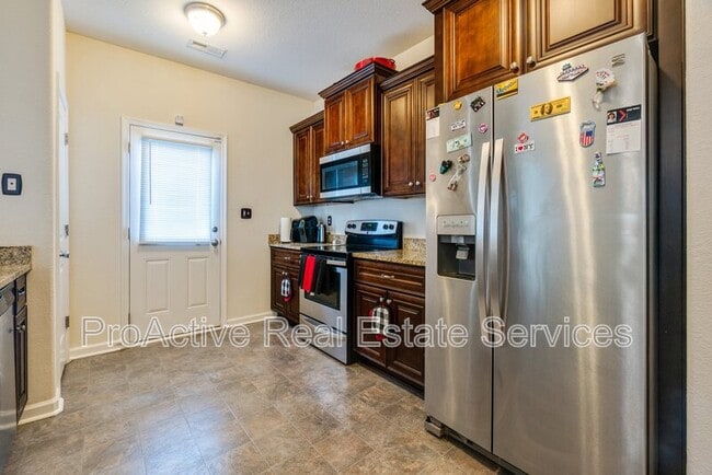 Building Photo - 2104 Miller Ave
