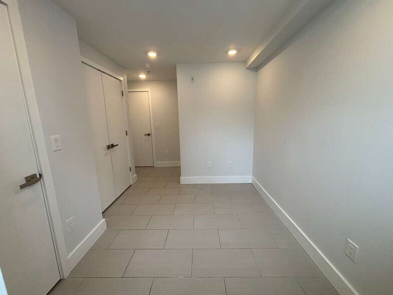 Building Photo - 2347 N 6th St