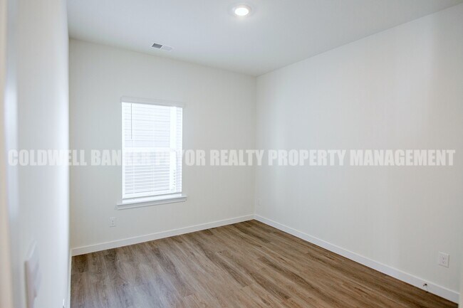 Building Photo - 7492 Bendire Lp