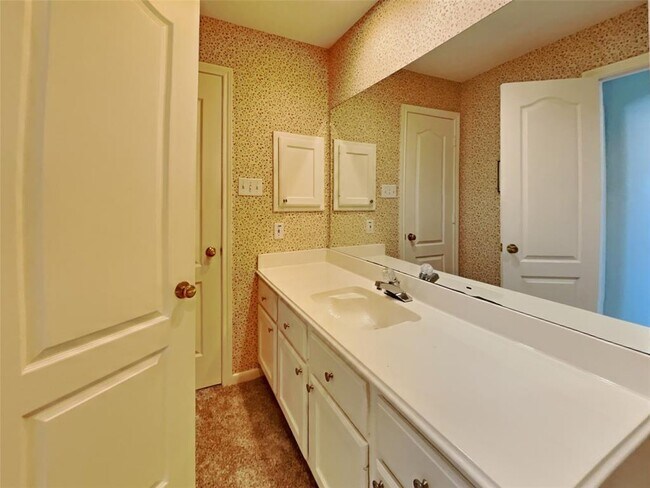 Building Photo - 1306 Silverleaf Dr