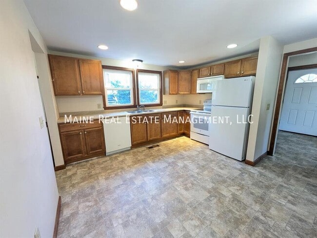 Building Photo - 40 Dillingham St