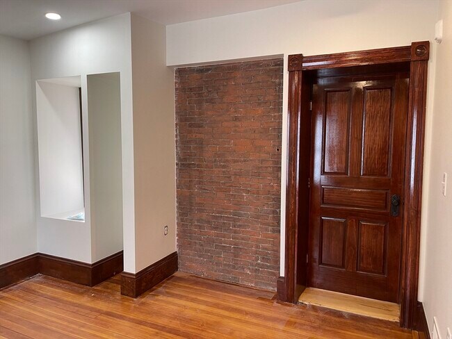 Building Photo - 41 Summer St