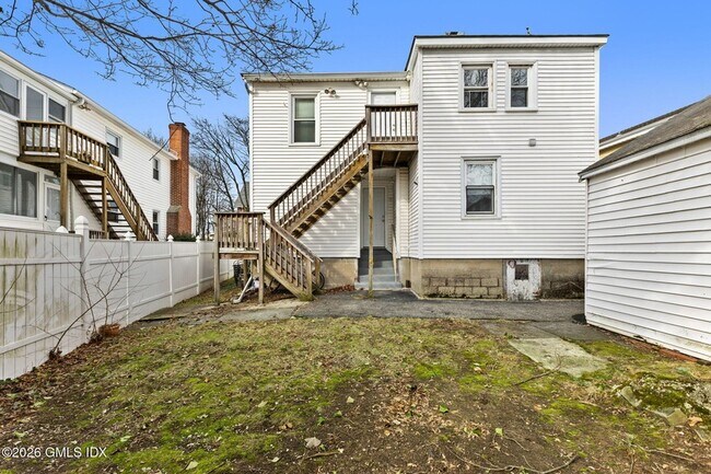 Building Photo - 10 Artic St