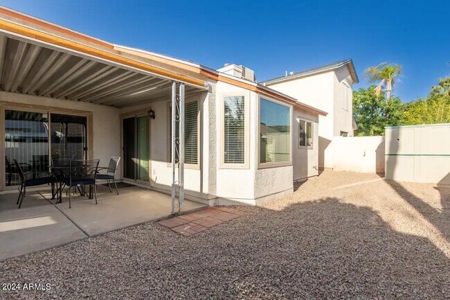 Building Photo - 8759 W Grovers Ave