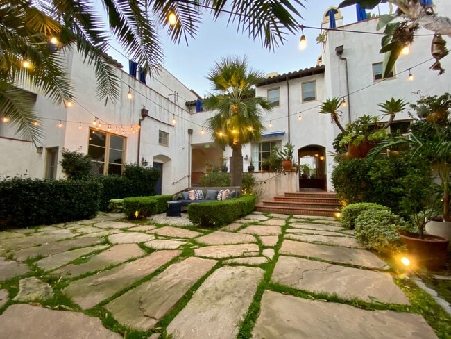 Building Photo - 1414 N Harper Ave