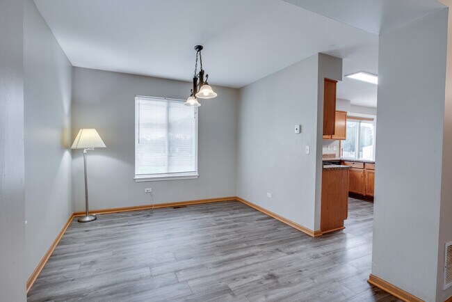 Building Photo - 2873 Carlsbad Cir
