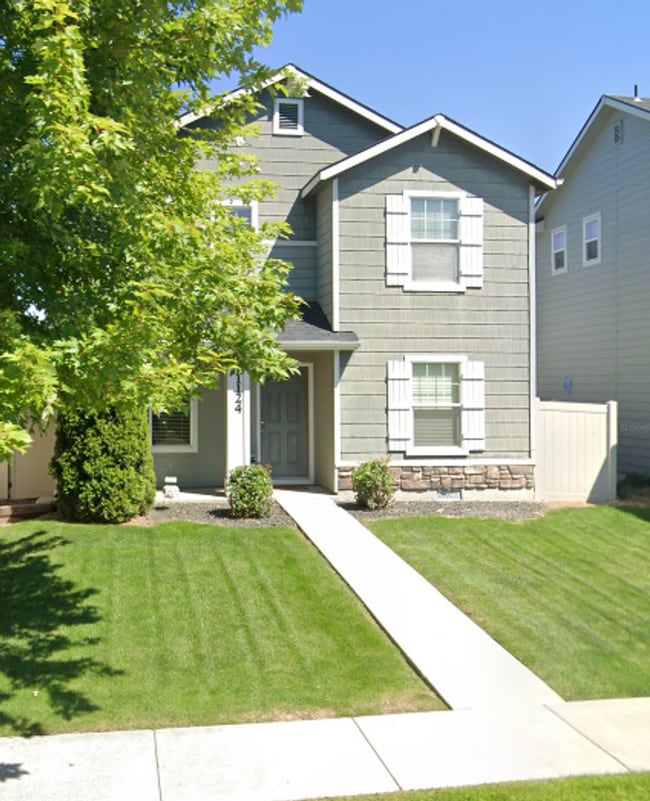Building Photo - Beautiful 2 story home in North Meridian a...