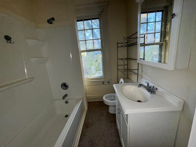 Building Photo - 423 Steele St