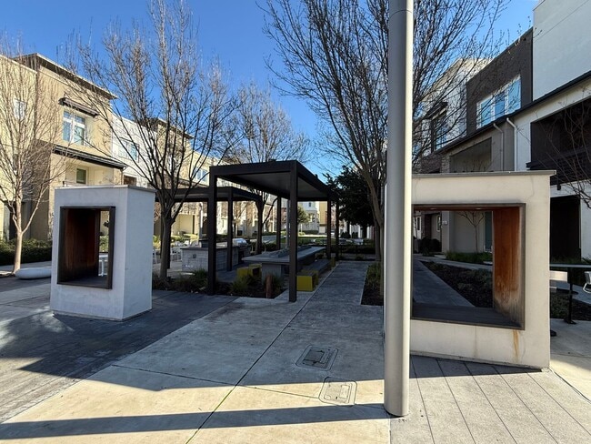 Building Photo - 4BD/3.5B Home in Dublin's Boulevard Community, a Stone's Throw Away From Persimmon and Hacienda!