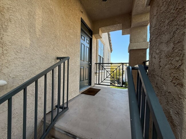 Building Photo - 1BR/1BA Condo w/ ASSIGNED PARKING for rent near Del Mar AVAILABLE NOW!