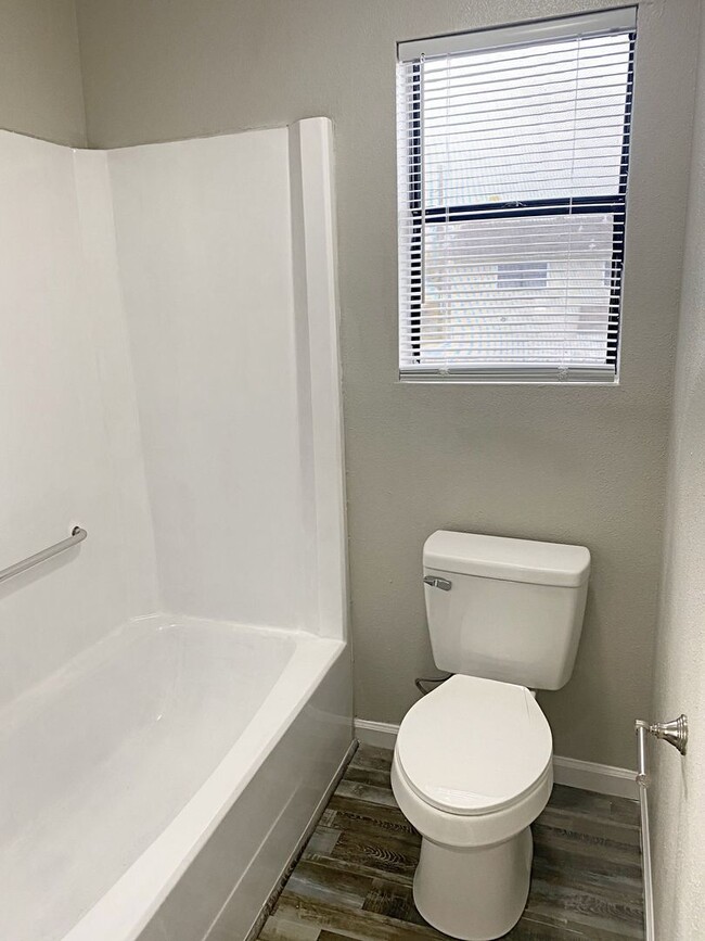Building Photo - 5941 B Bedford Dr., Beaumont, TX 77708