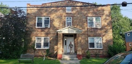 Building Photo - 40 Parkwood St