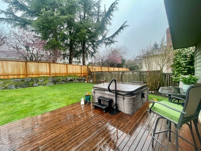 Building Photo - 4 bedroom, 2.5 Bath House in Mukilteo, $3995 per month