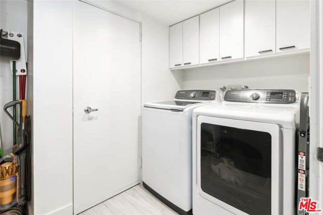 Building Photo - 10790 Wilshire Blvd